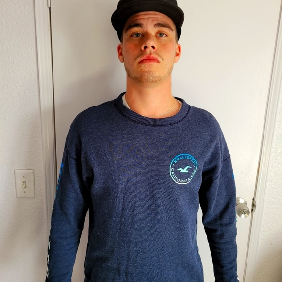 Hollister crew neck Small for men or women. - Picture 1 of 4